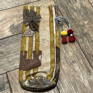 JOHNNY WAS Soft Luxurious Velvet Fabric Wine Tote Bag leopard elephant Print